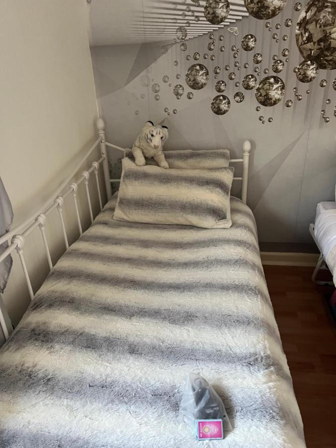 Holiday home Impeccable 2-bed House In